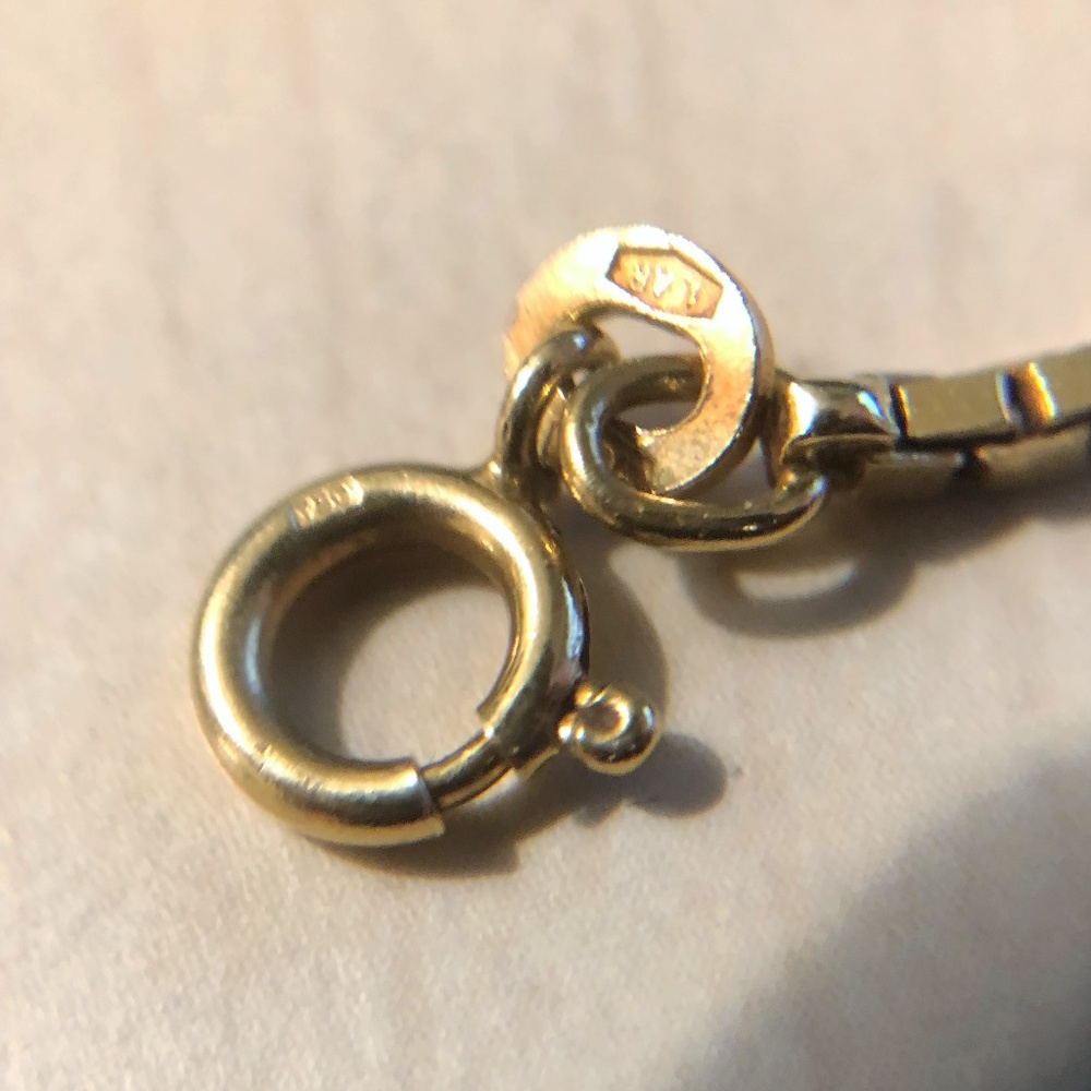 18k 750 Italy Box Chain & Fish Pendnant - Picture 6 of 8
